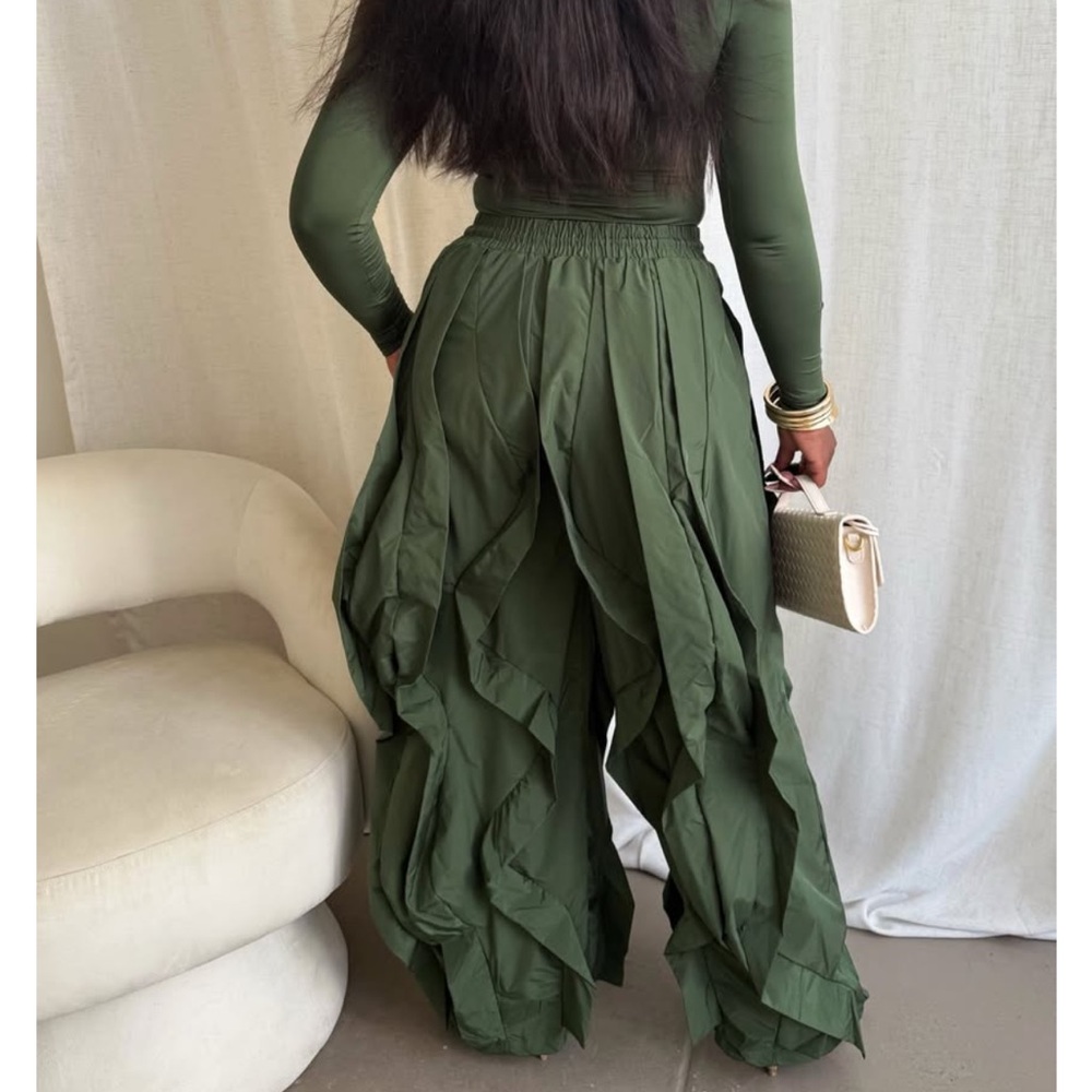 BLACK Ruffled Pants - Picture 12 of 13